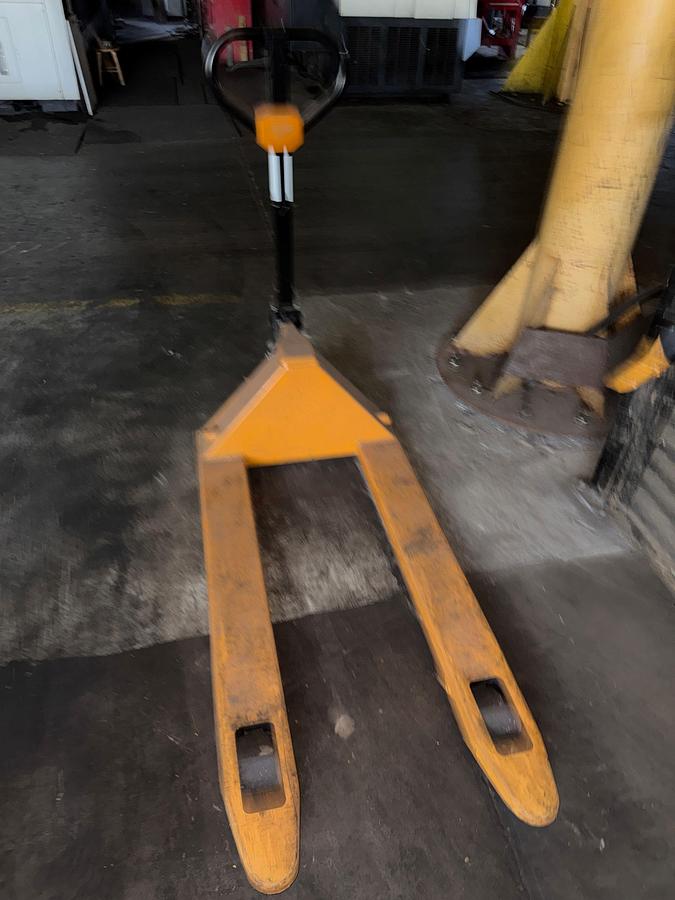 Used GLOBAL 5,500 LBS CAP PALLET JACK HAND TRUCK