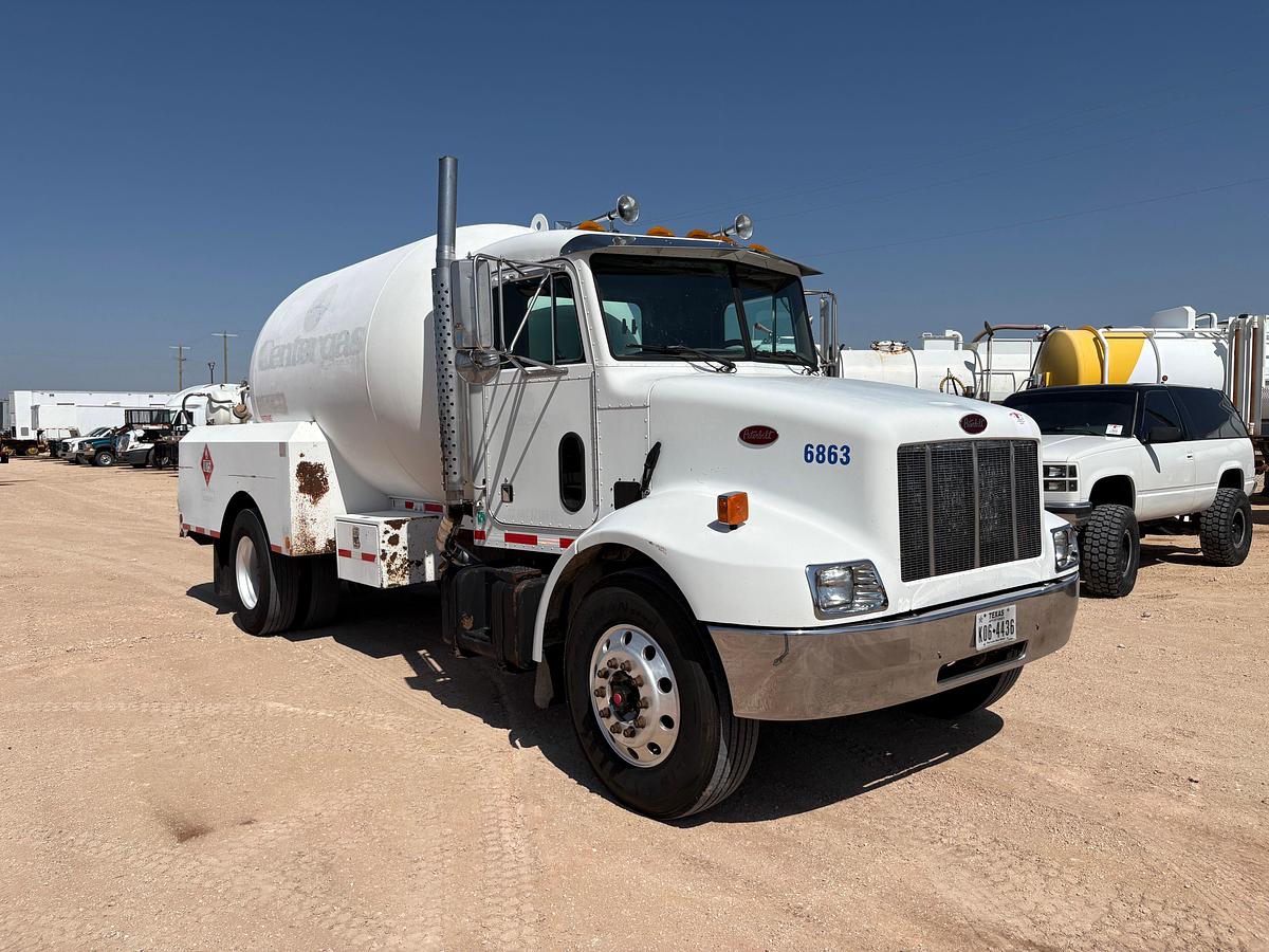 Used 2004 PETERBILT 330 S/A DAYCAB PROPANE TRUCK