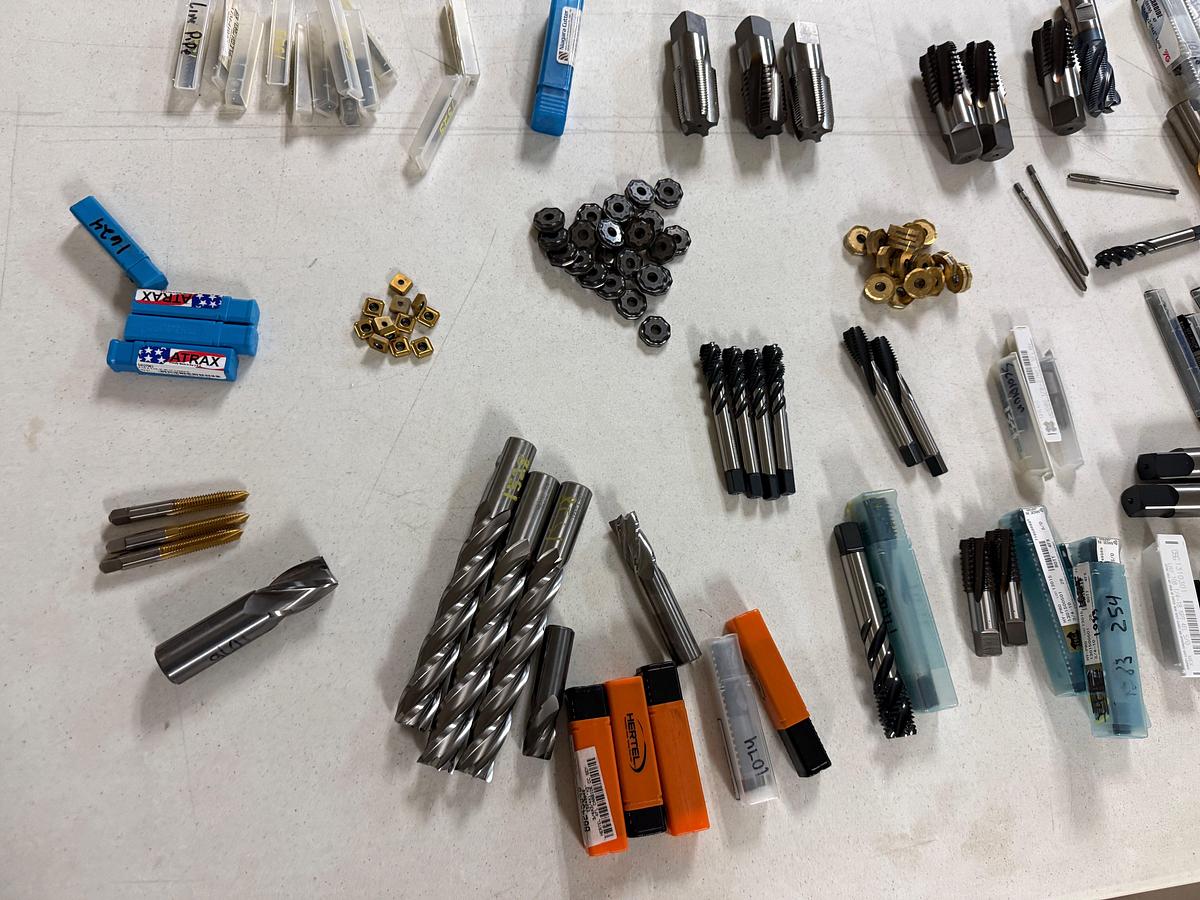 Used LOT W/ (200+) UNUSED EXPENDABLE MACHINING TOOLS INCLUDES (2) LISTA 8-DRAWER ROLLING TOOLBOXES, TABLE TOP & BOLT BIN W/ CONTENTS