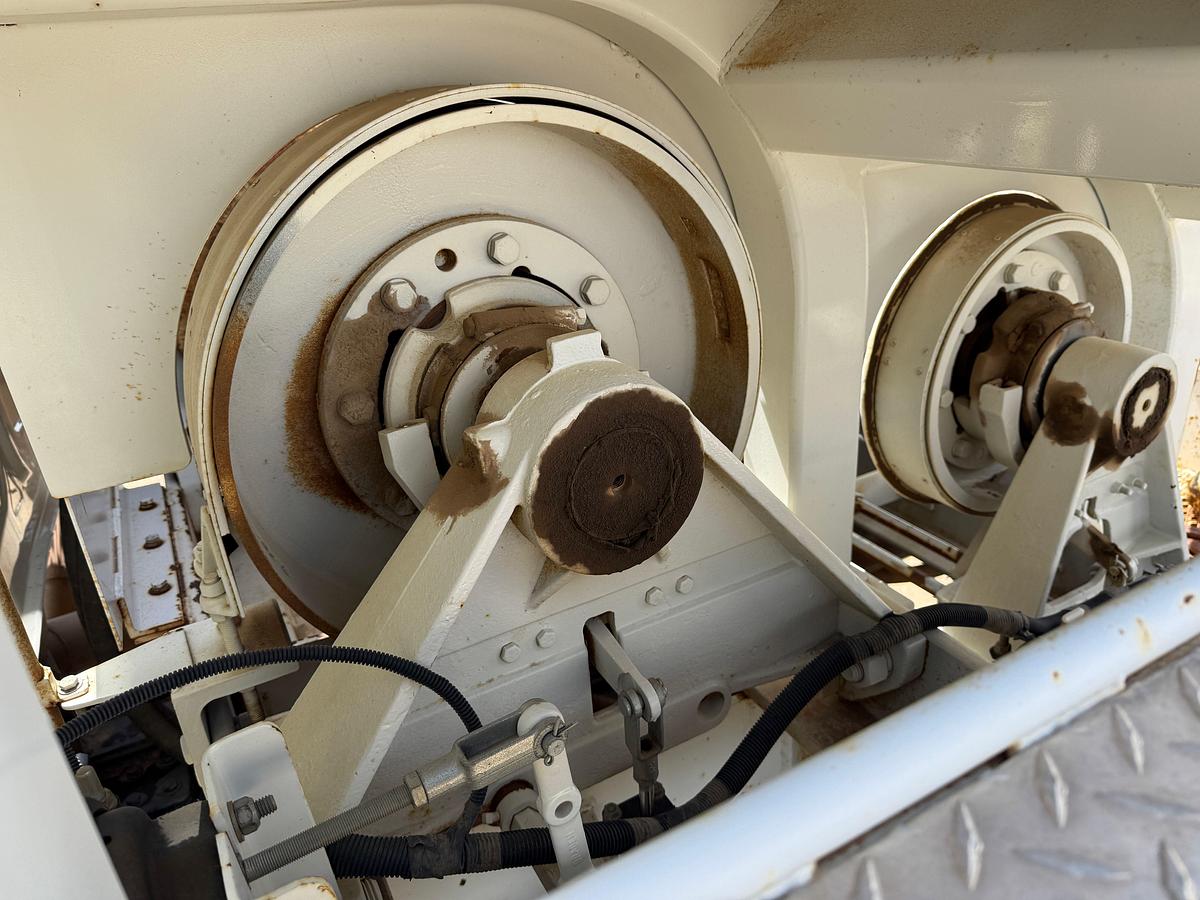 Used 2009 WESTERN STAR 4900 SB BED / POLE WINCH TRUCK (26,000 Miles!!)