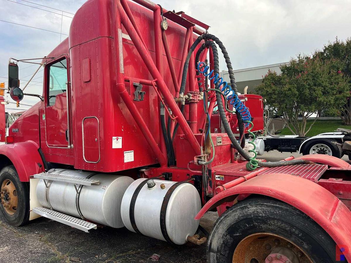 Used 2009 KENWORTH T800 T/A 36” SLEEPER TRUCK