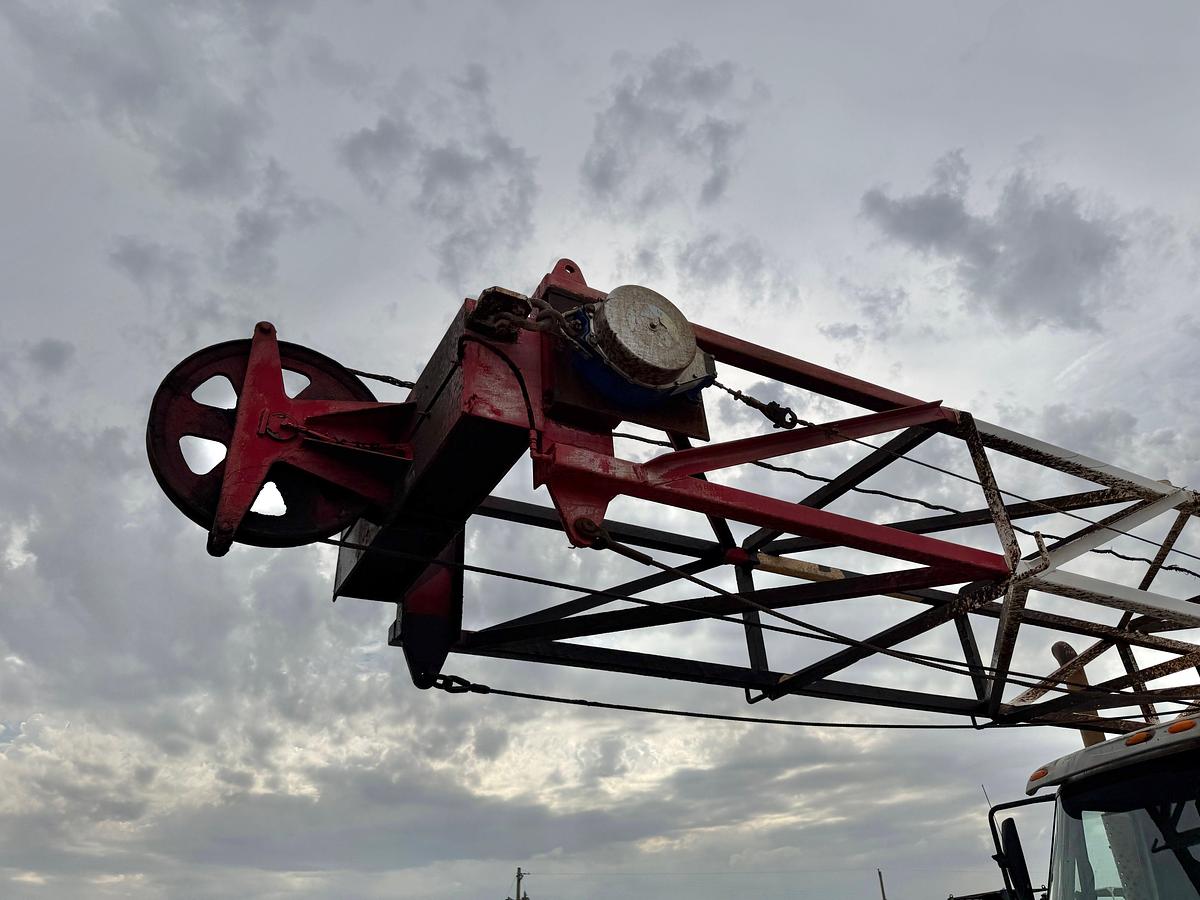 Used WATSON HOPPER SWAB RIG MTD. ON 2007 INTERNATIONAL TRUCK