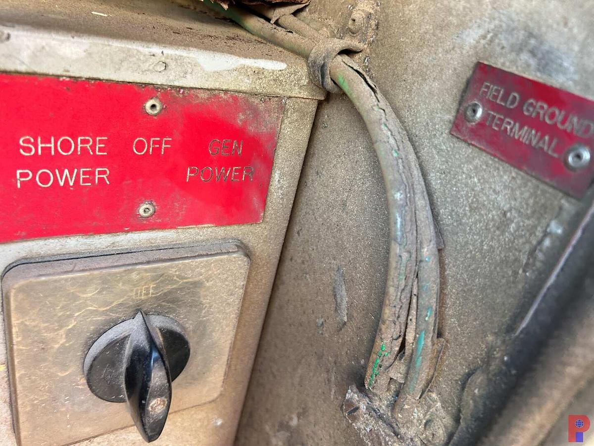 Used 2002 FREIGHTLINER ARGOSY T/A CABOVER WIRELINE TRUCK