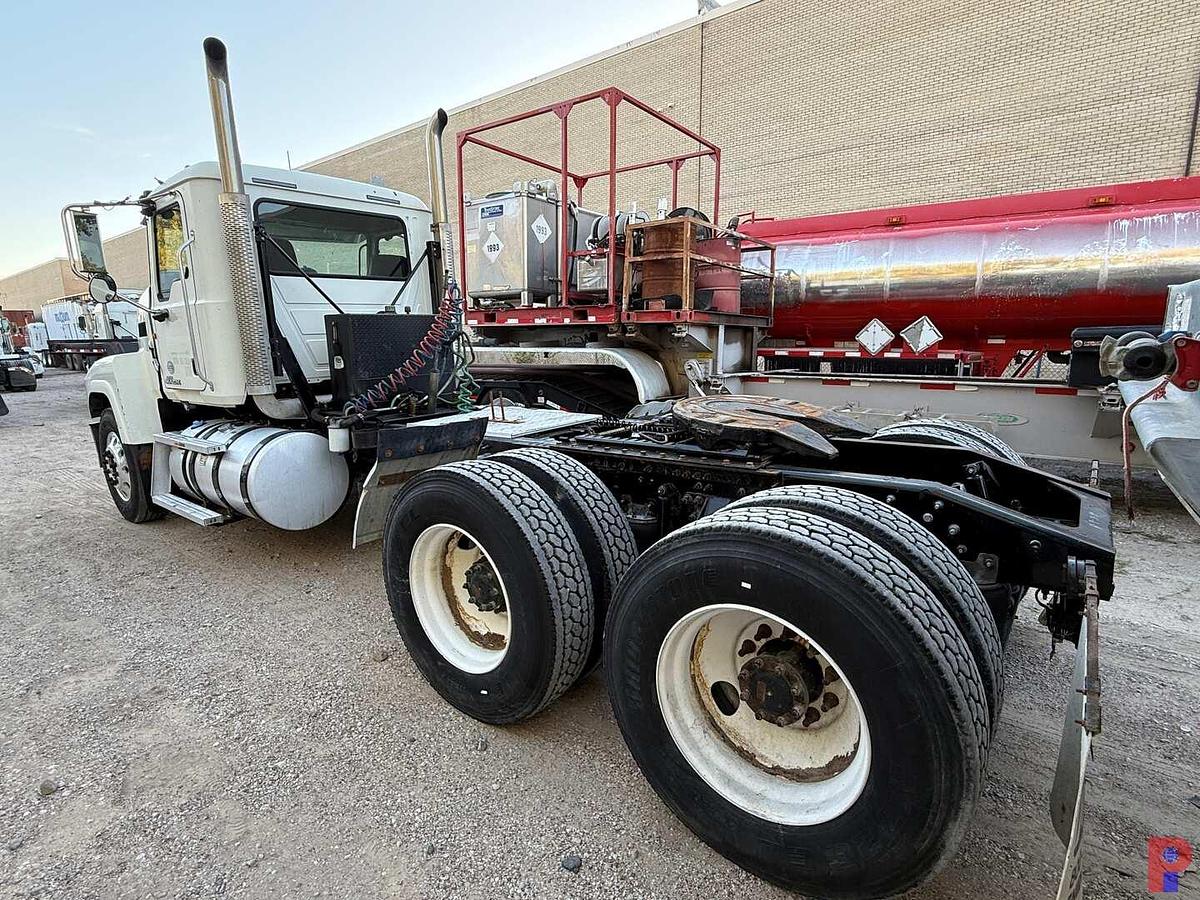 Used 2013 MACK CHU613 PINNACLE T/A DAY CAB TRUCK TRACTOR