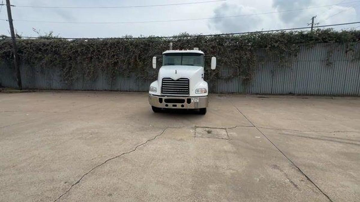Used 2013 MACK CXU613 T/A DAY CAB TRUCK TRACTOR