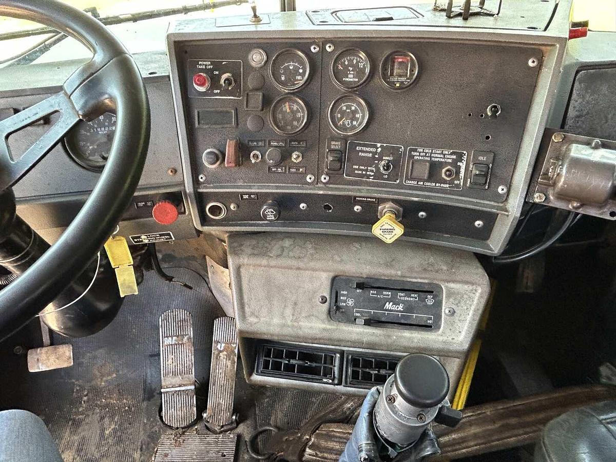 Used FRANKS 658 DD 67'-65,000 13-5/8" X 11" SINGLE POLE WELL SERVICE WORKOVER RIG