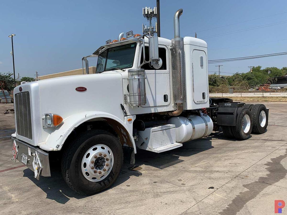 Used 2013 PETERBILT 367 T/A SLEEPER TRUCK