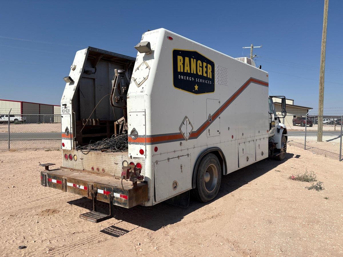 Used 2009 INTERNATIONAL DURASTAR 4400 S/A DAYCAB WIRELINE TRUCK