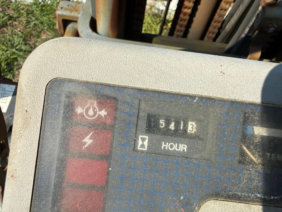 Used KOMATSU FG-25 ST11 LP 4,480 LB. FORKLIFT
