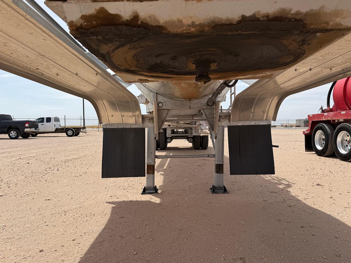 Used 2008 DRAGON PRODUCTS 8,400 GALLON T/A FUEL TRAILER