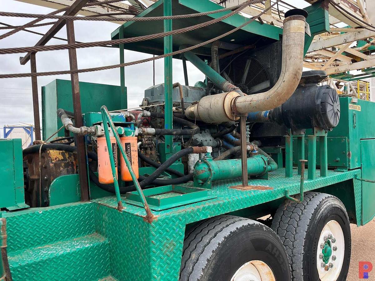 Used PENGO / HENDRICKSON BACK IN WELL SERVICE RIG MTD ON 5-AXLE CARRIER