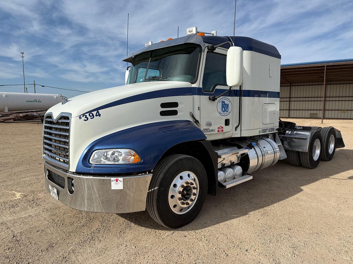 Used 2015 MACK PINNACLE CXU613 T/A 48” SLEEPER TRUCK