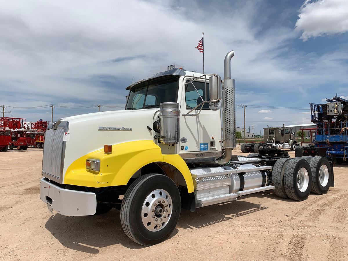 Used 2019 WESTERN STAR 4900 SB T/A DAYCAB HAUL TRUCK