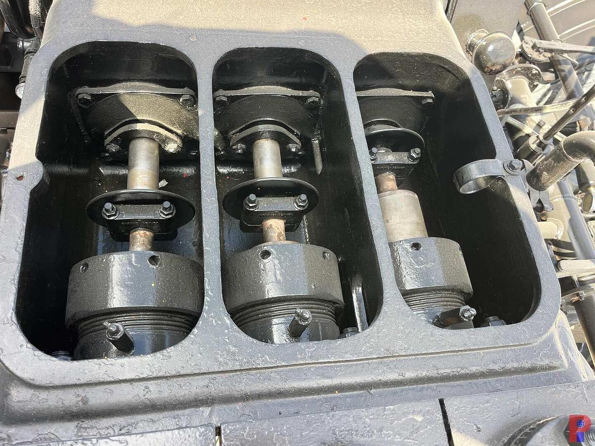 Used 2004 MACK CV713 T/A DAYCAB KILL TRUCK