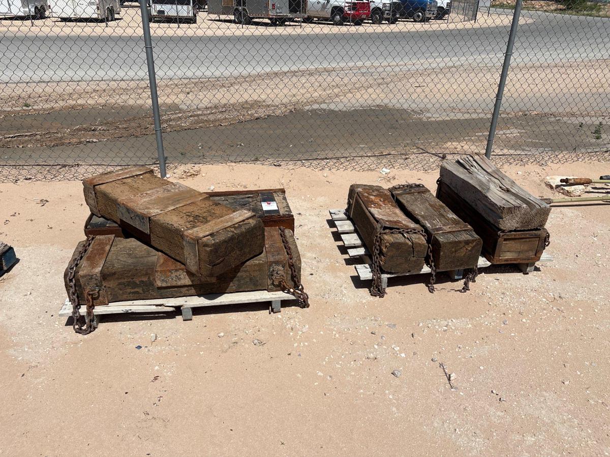 Used (5 pallets) assorted wooden outrigger pads/matting boards