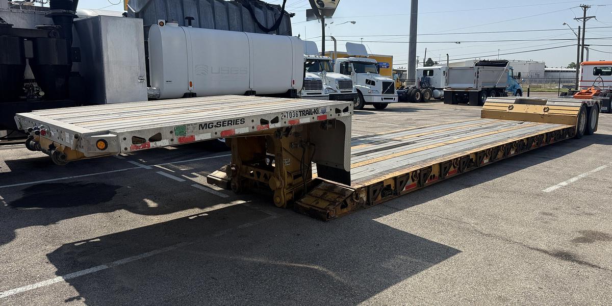 Used 2012 TRAIL KING TK54MG-482 T/A DBL DROP DECK RGN LOWBOY TRAILER