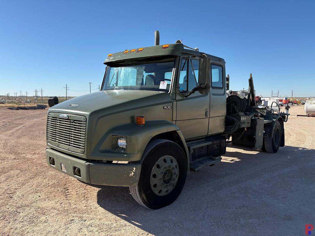 Used 2001 FREIGHTLINER FL70 MOBILE HYDRAULIC POWER PACK TRUCK