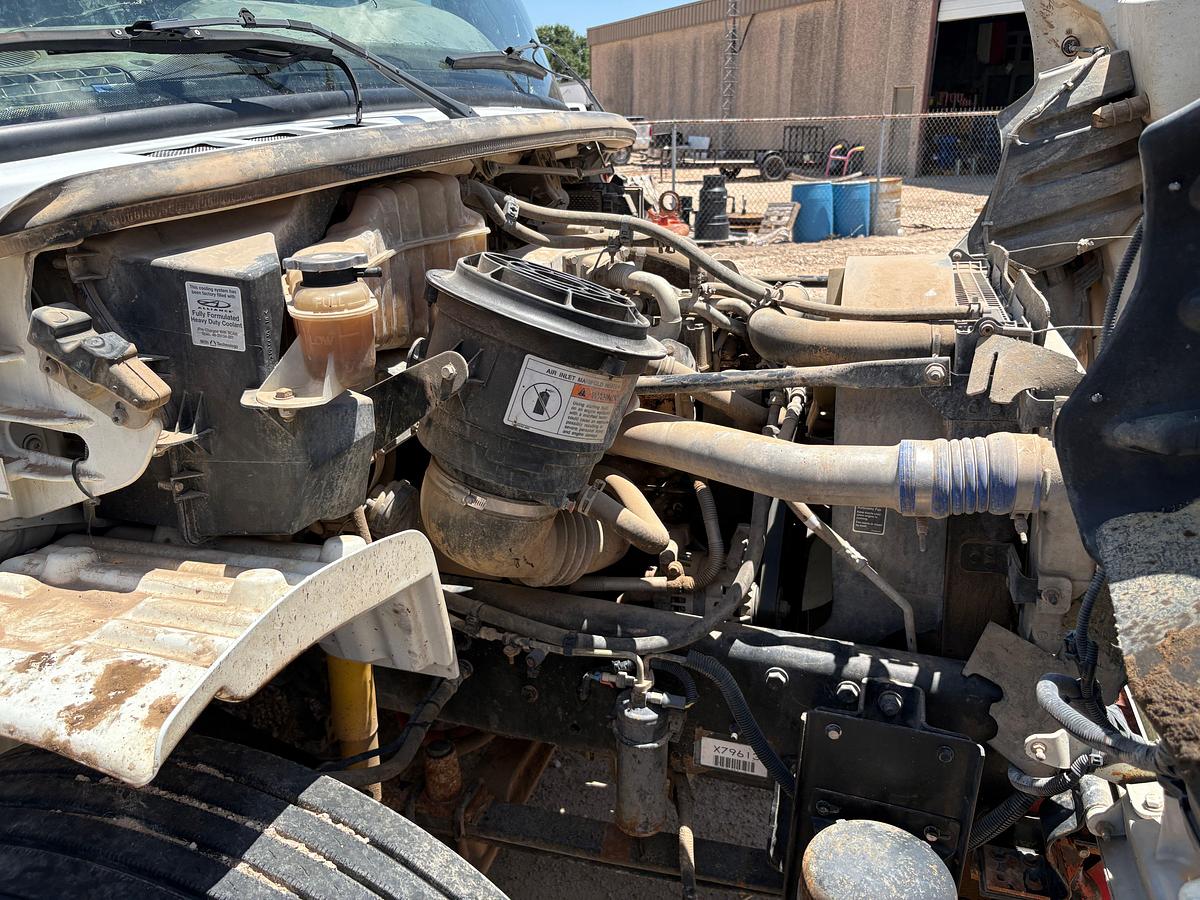 Used 2007 FREIGHTLINER M2 106 S/A DAYCAB GIN POLE TRUCK