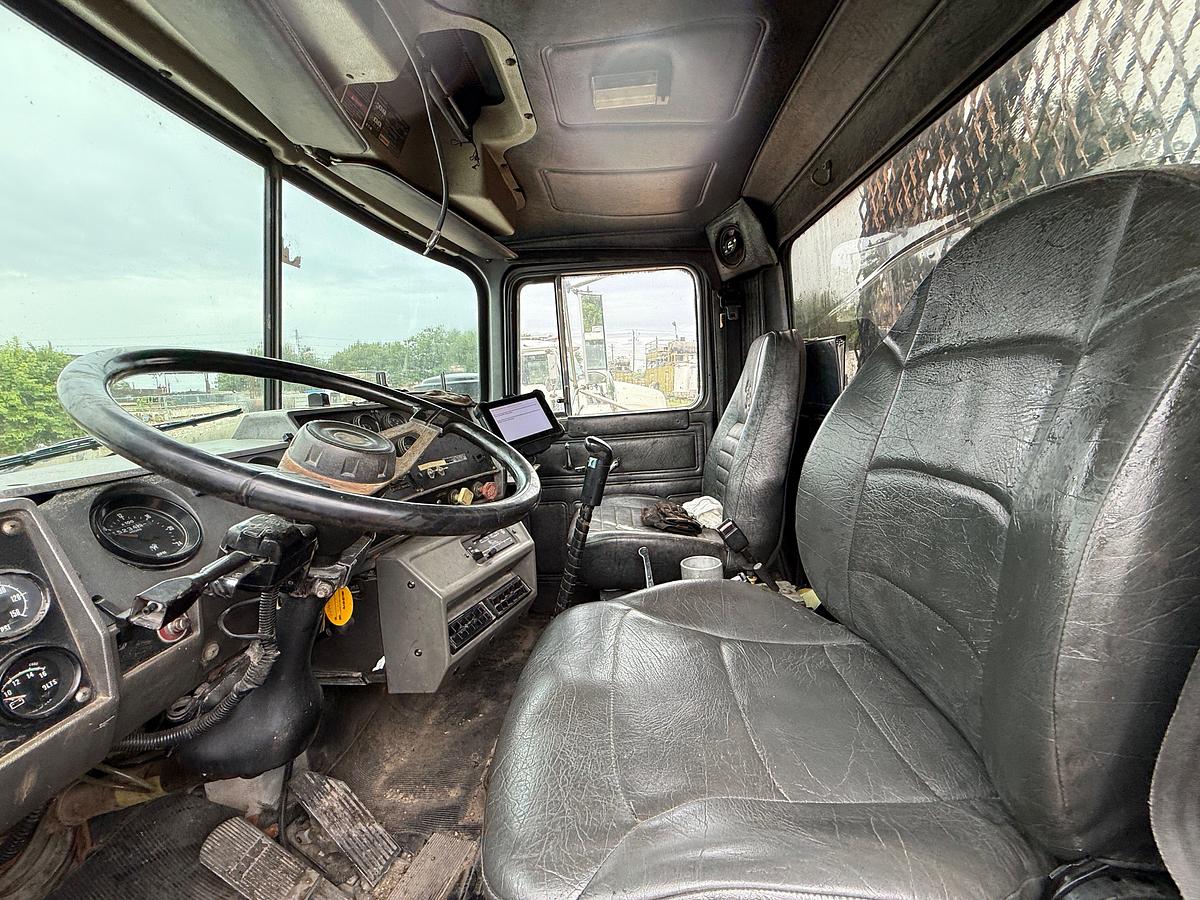 Used 2001 MACK RD688S T/A 45K MECH WINCH TRUCK