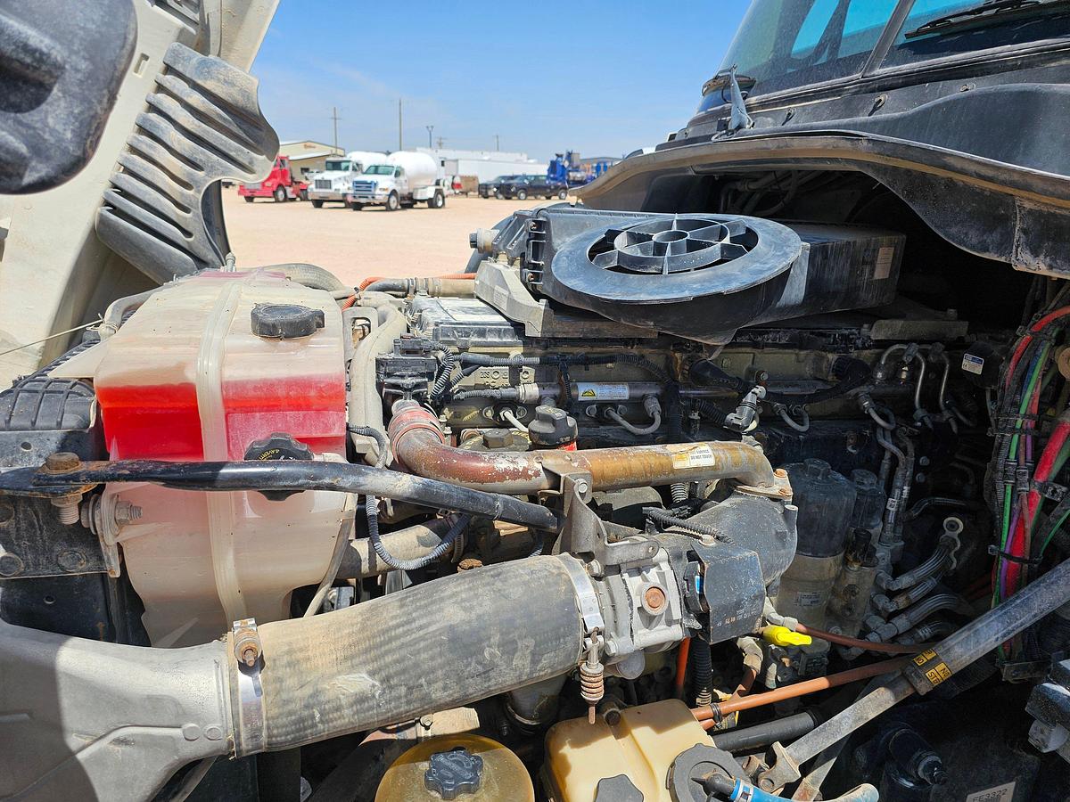 Used FREIGHTLINER CASCAIDA SLEEPER TRUCK