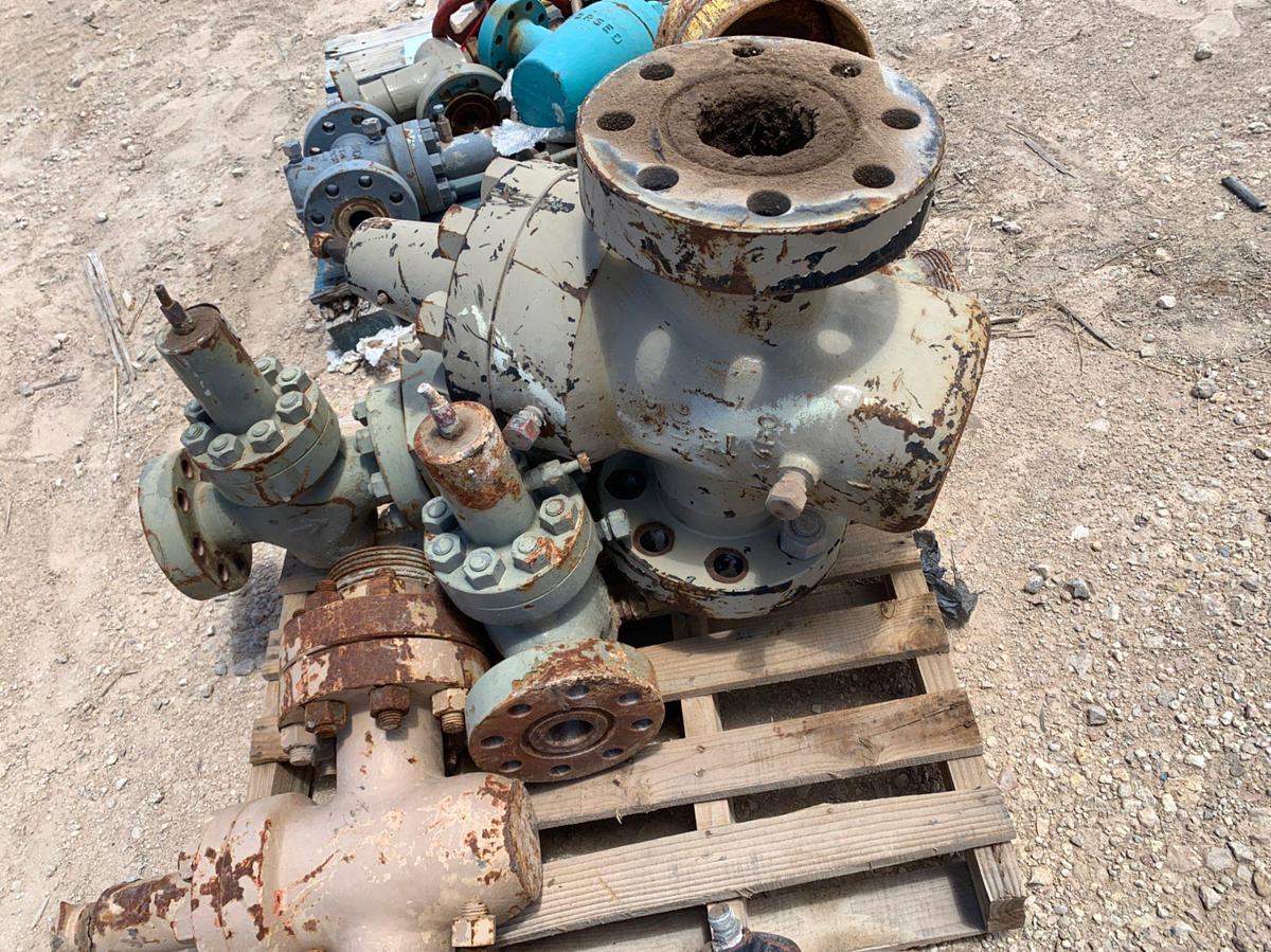 Used (3x) Pallets of Assorted 5k Gate Valves and Pneumatic Actuators