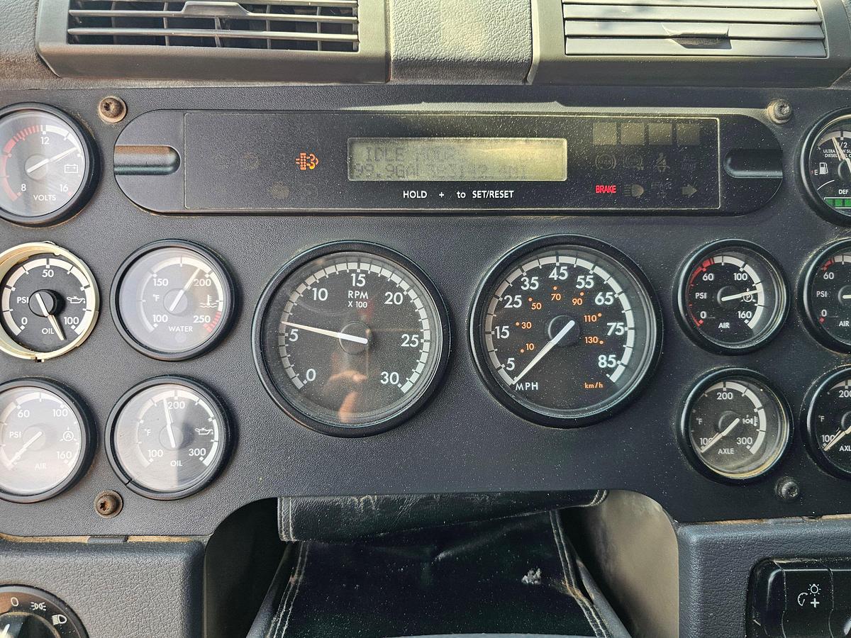Used 2011 FREIGHTLINER CASCAIDA SLEEPER TRUCK