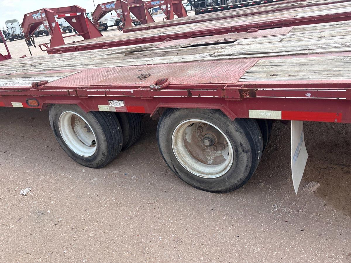 Used 2014 TOP HAT TRAILERS 30’ X 102” T/A GOOSENECK TRAILER