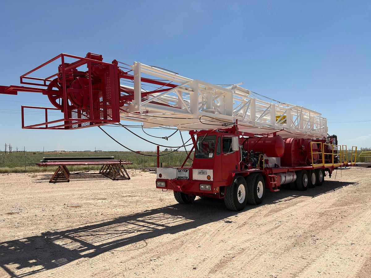 Used 1982 Skytop Brewster 5 axle DD Well Service Rig, 96-210k Mast
