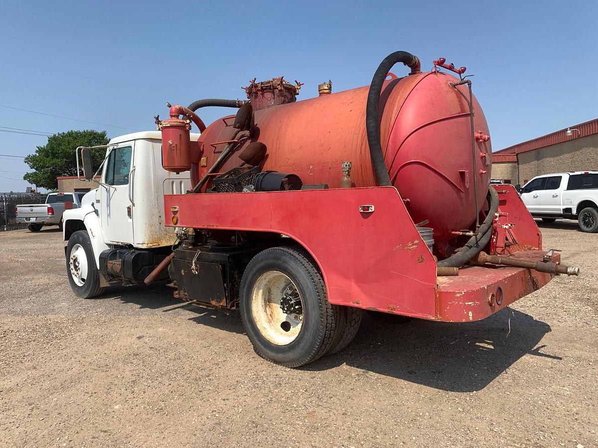 Used 1987 INTERNATIONAL 1954 S/A DAYCAB VACUUM TRUCK