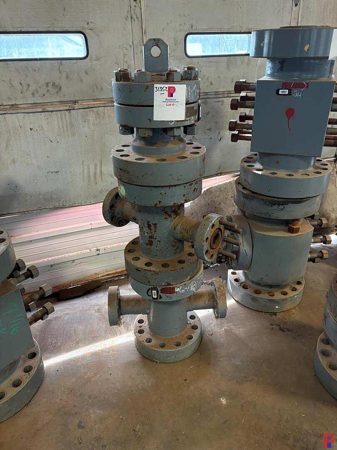 Used (2X$)  7-1/16” X 2-1/16” FLUID CROSSES, (1) 7”-4” ADAPTER SPOOL & LIFT FLANGE