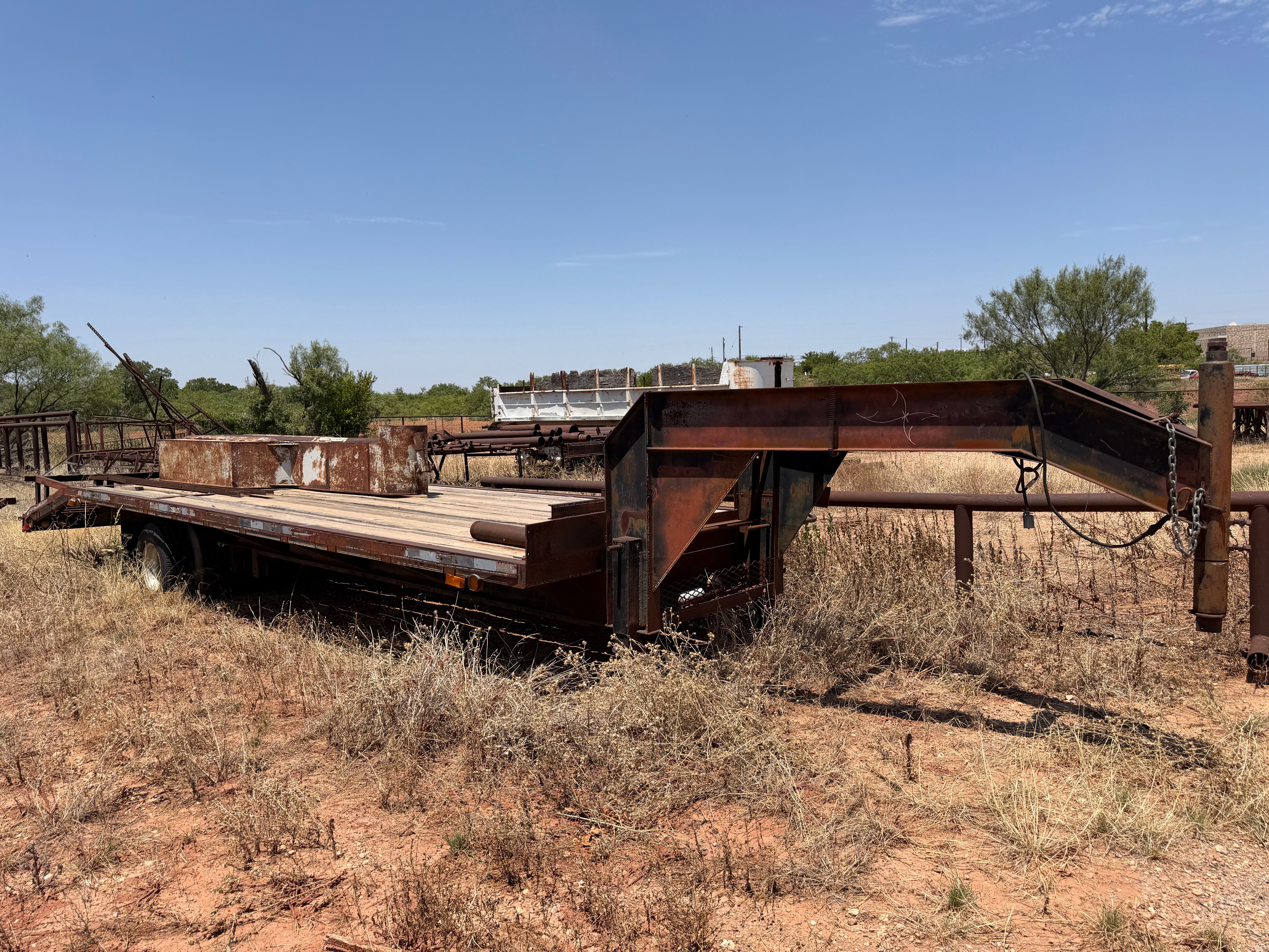 Used 28' Tandem Dual Wheel Gooseneck Trailer (INOP)