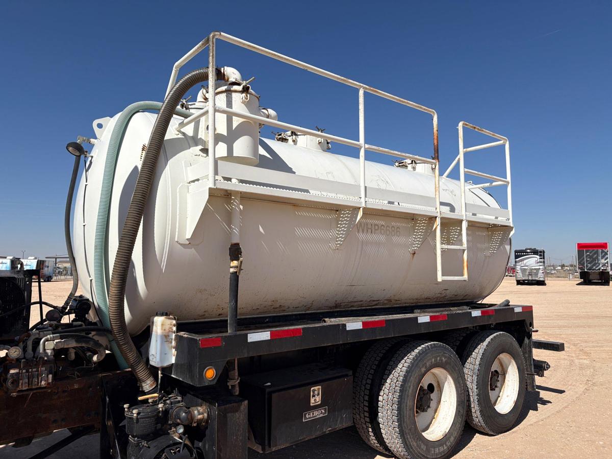 Used 2009 MACK PINNACLE T/A DAYCAB VACUUM TRUCK