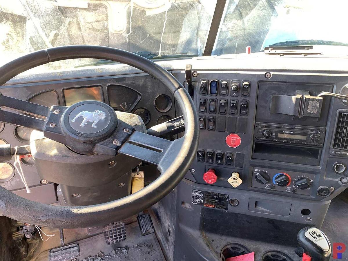 Used 2013 MACK PINNACLE SLEEPER TRUCK