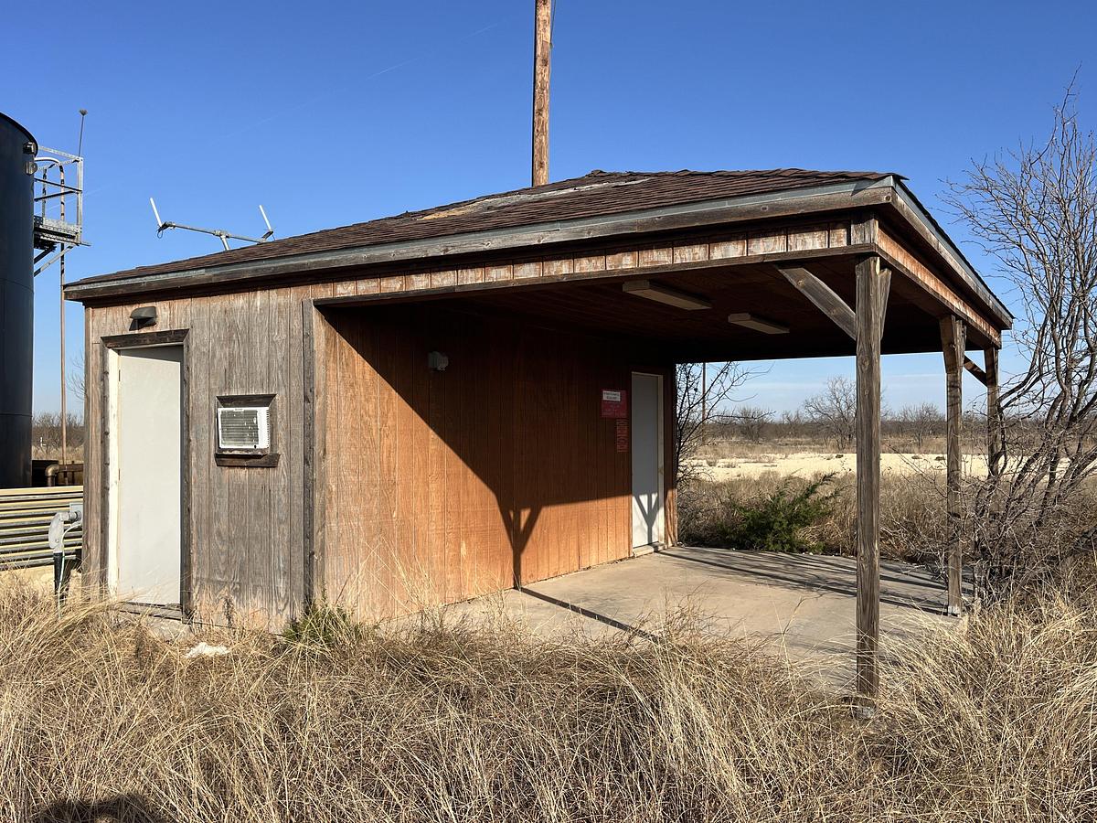 Used CROCKETT CO. SWD FACILITY, PERMITTED FOR 30,000 BBLS. PER DAY