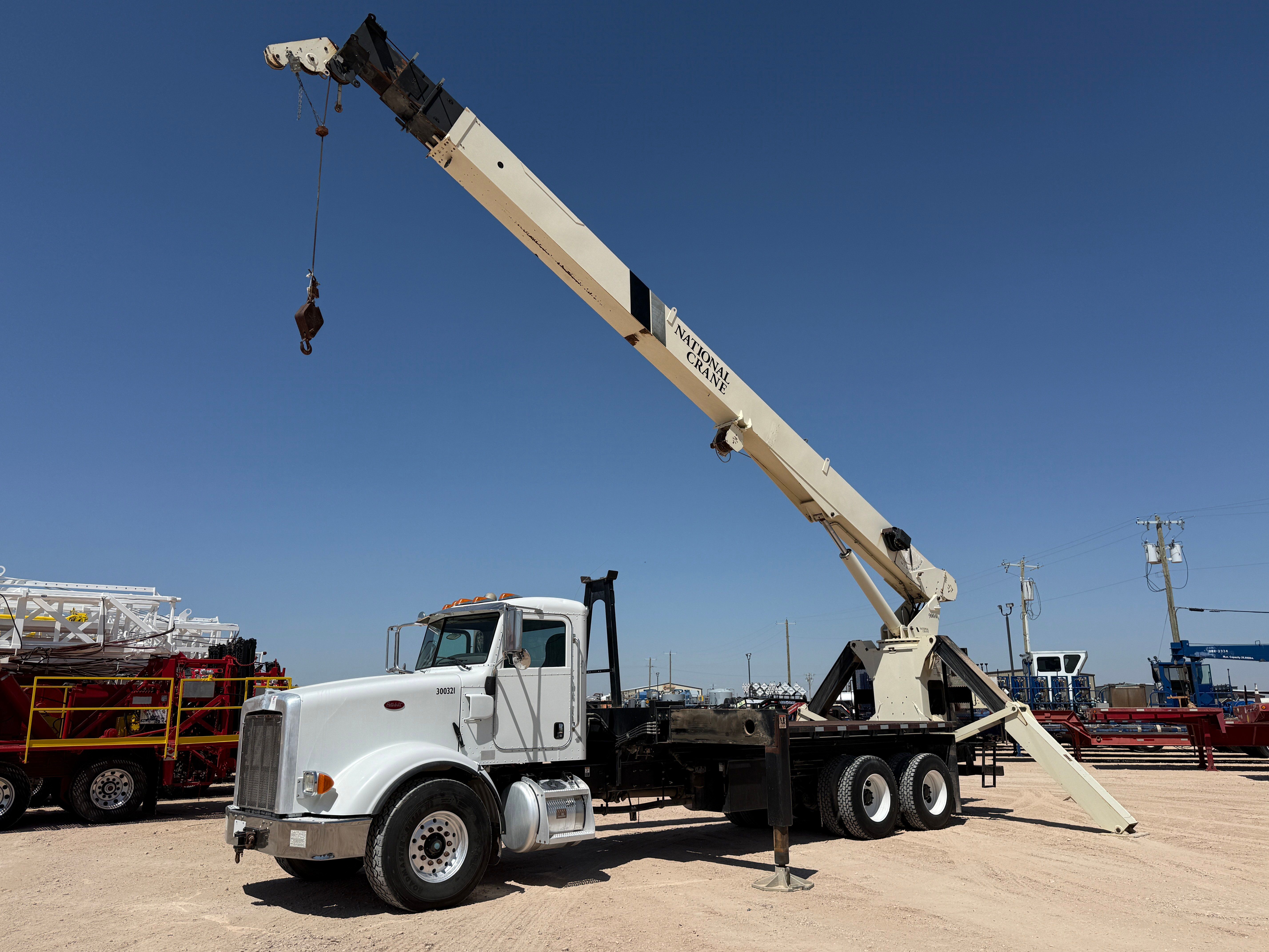 Used 2010 PETERBILT 367 T/A DAYCAB 26-TON CRANE TRUCK