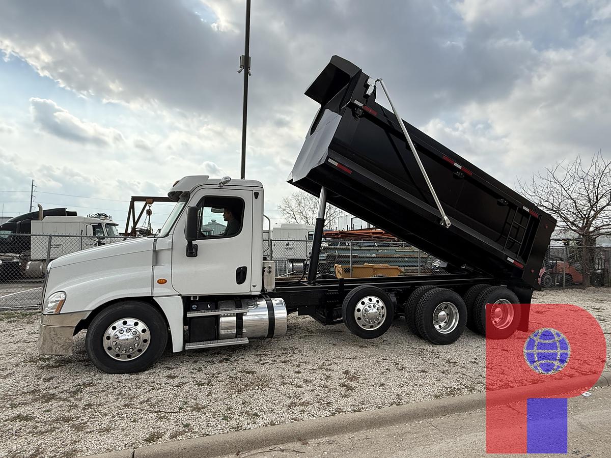 Used 2018 FREIGHTLINER CASCADIA PX125084ST 17-CY TRI AXLE DUMP TRUCK
