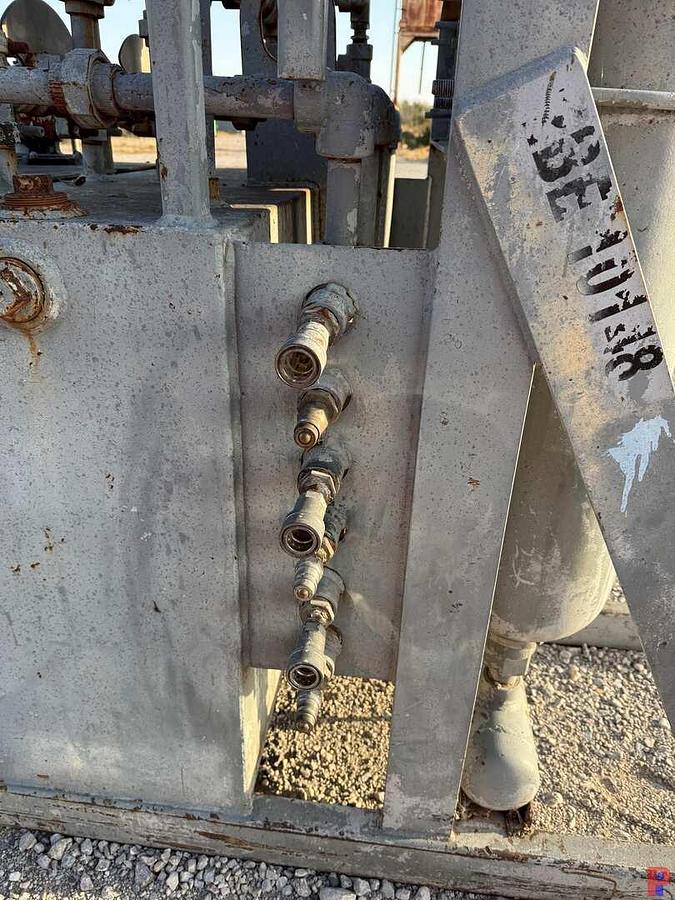 Used 3-STATION 4-BOTTLE ACCUMULATOR CLOSING UNIT SKIDDED