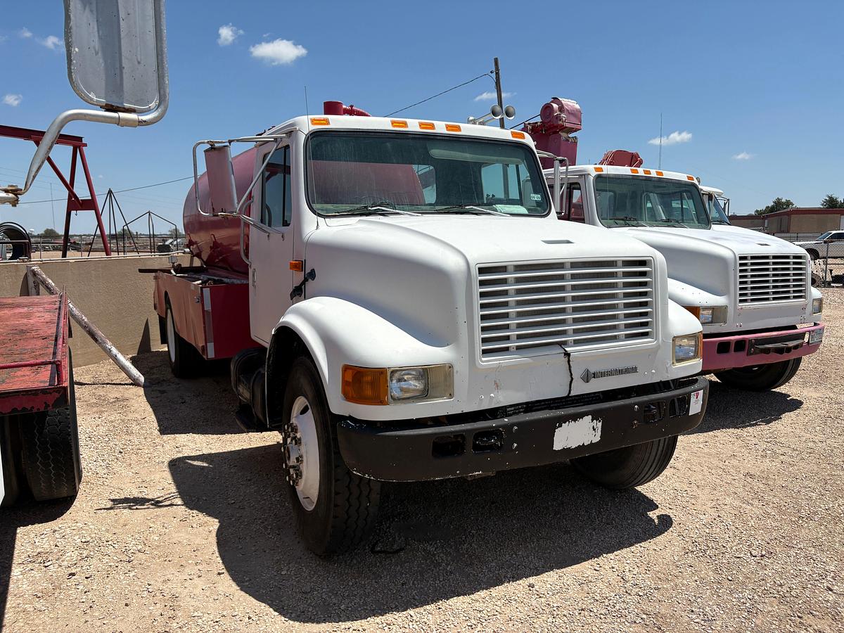 Used 1992 INTERNATIONAL 4900 S/A DAYCAB VACUUM TRUCK
