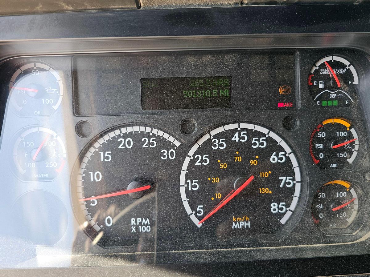 Used 2011 FREIGHTLINER CASCADIA SLEEPER TRUCK