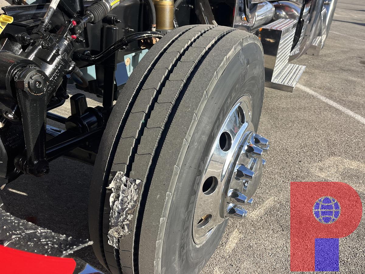 Used 2018 PETERBILT 389 T/A DAY CAB TRUCK (GLIDER KIT)