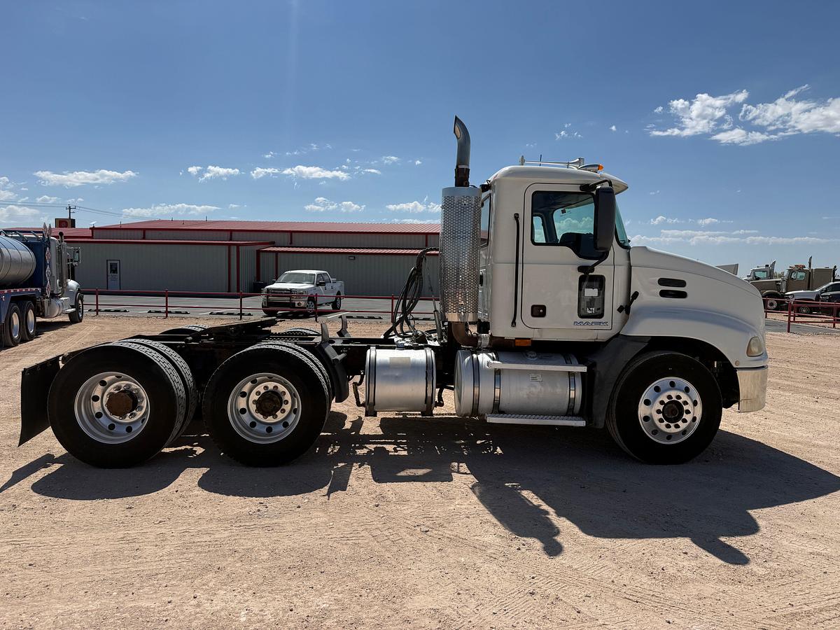 Used 2008 MACK PINNACLE T/A DAYCAB HAUL TRUCK