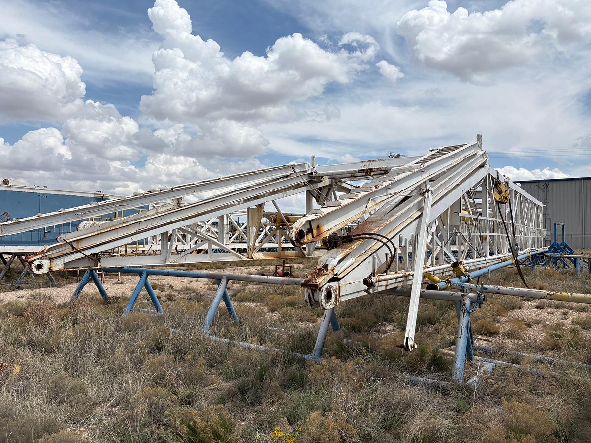 Used LEE C MOORE 142’ X 750,000 hookload Derrick w/ 1-1/4” sheaves