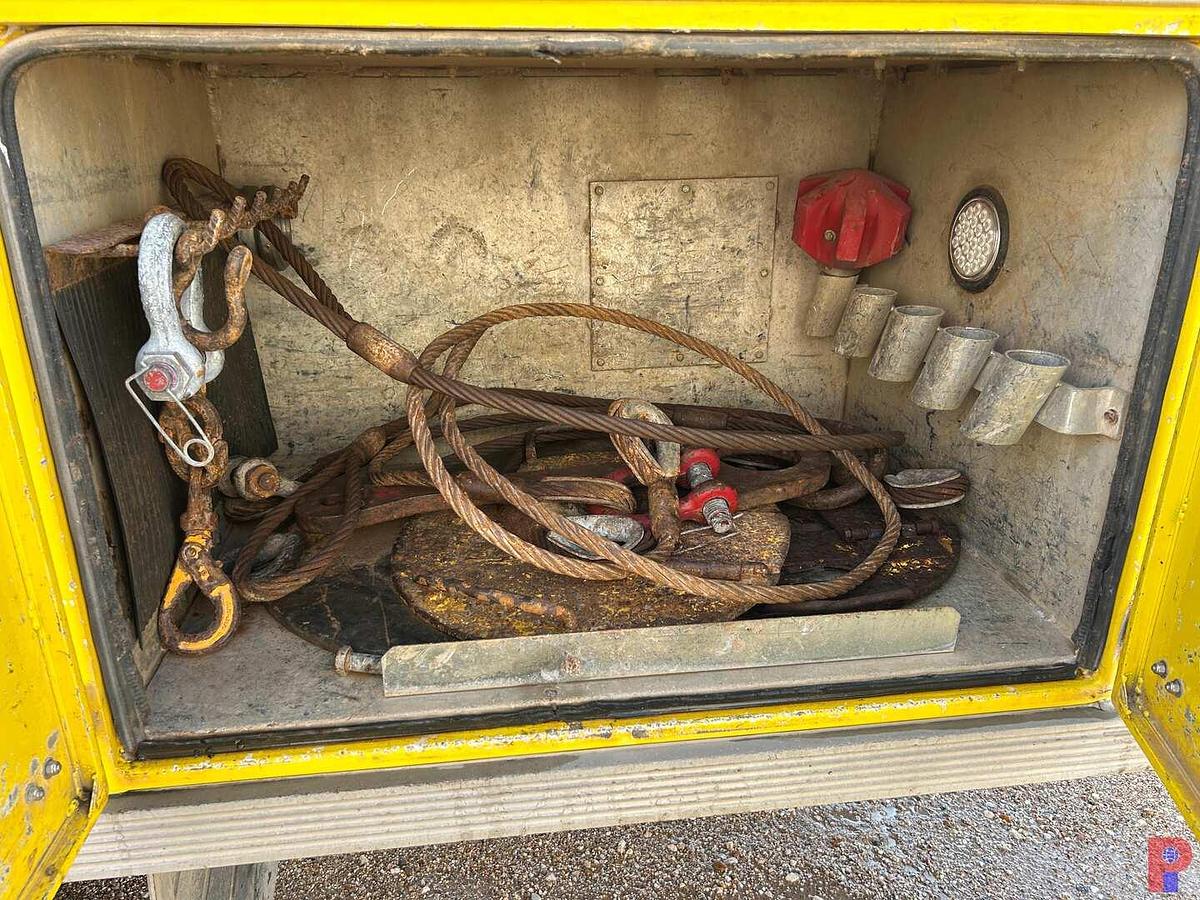 Used 2002 FREIGHTLINER ARGOSY T/A CABOVER WIRELINE TRUCK