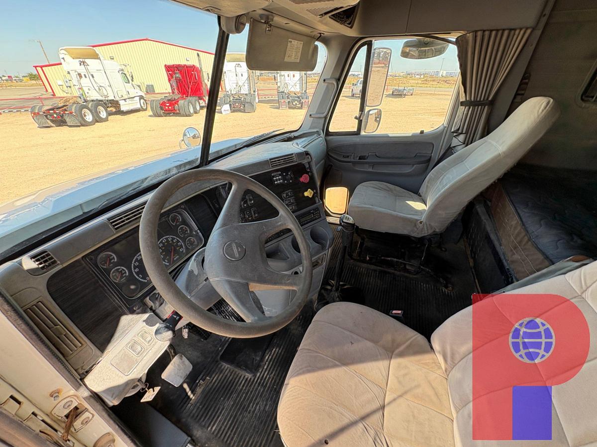 Used 2006 FREIGHTLINER COLUMBIA 120 T/A SLEEPER TRUCK & CHASSIS