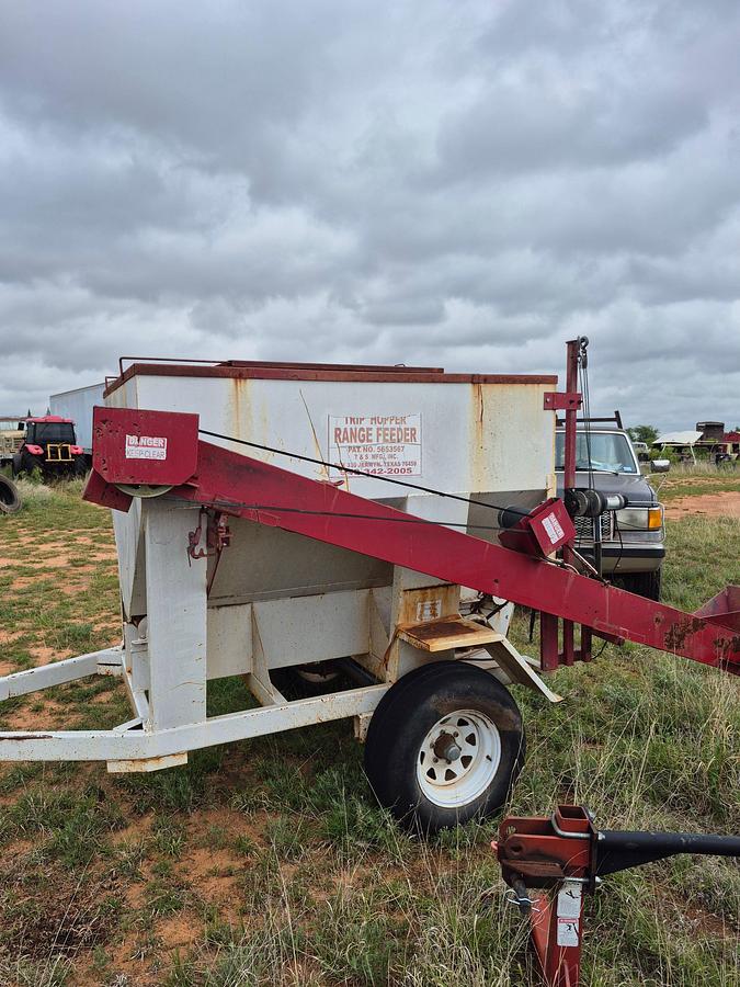 Used T&S TRIP HOPPER T-856 TRAILER WITH AUGER ARM ATTACHMENT