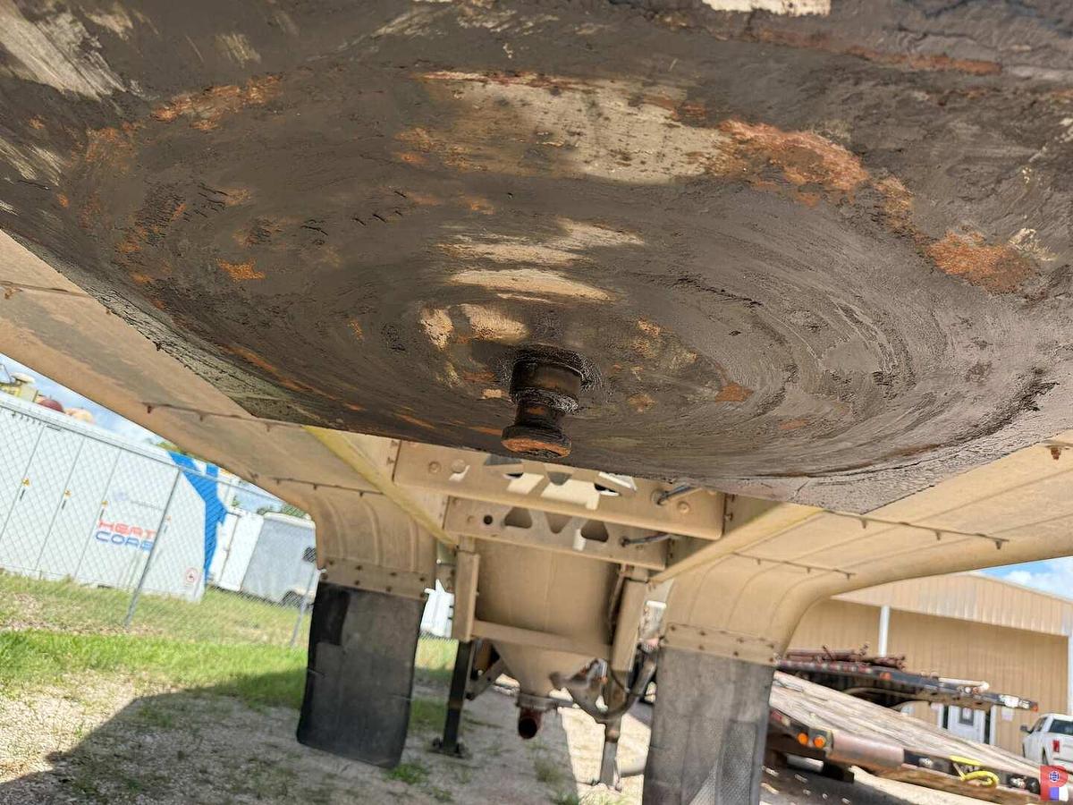 Used 2014 TRAIL KING 1350 CF T/A SELF-CONTAINED DRY BULK CEMENT TRAILER