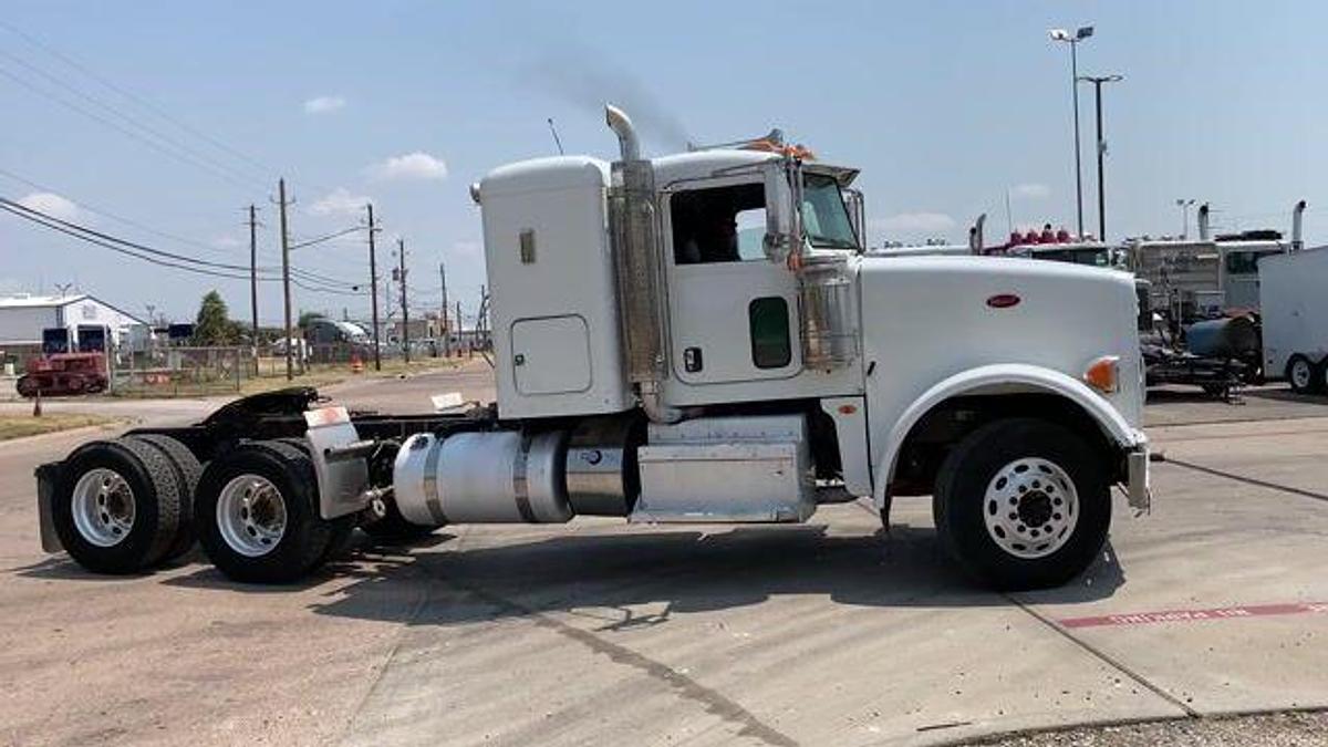 Used 2013 PETERBILT 367 T/A SLEEPR TRUCK