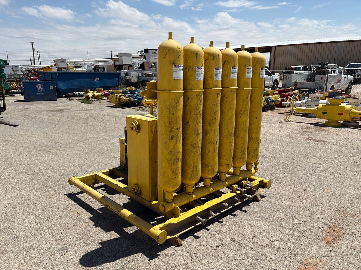 Used 4-station closing unit, skidded