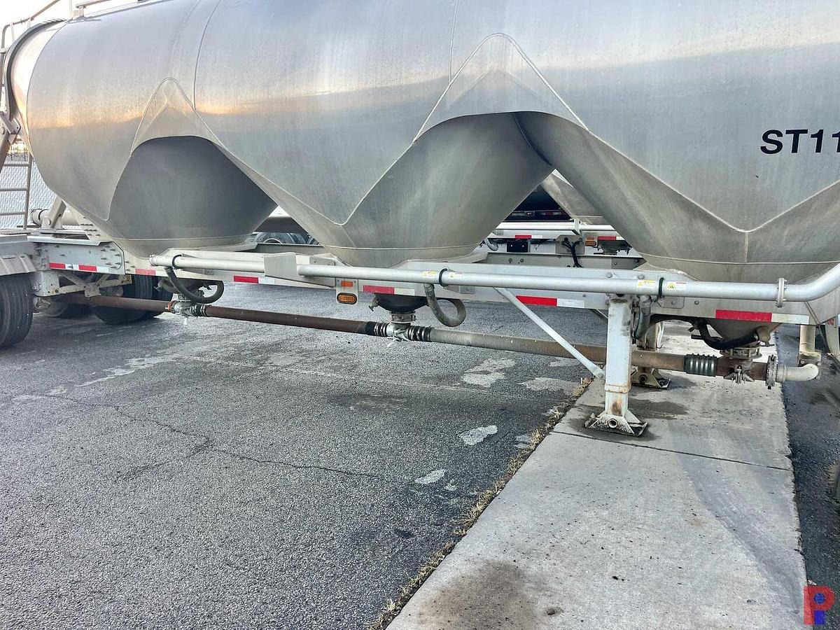 Used 2017 HEIL  1040 CU. FT T/A DRY BULK PNEUMATIC TRAILER