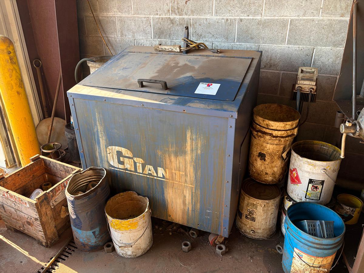 Used Giant model W-5 vibratory finishing machine